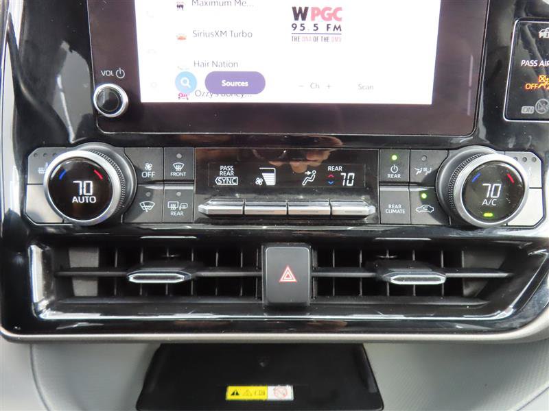 Used 2023 Toyota Highlander XLE FWD image 24