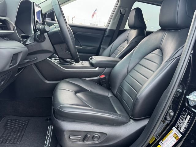 Used 2023 Toyota Highlander XLE image 14