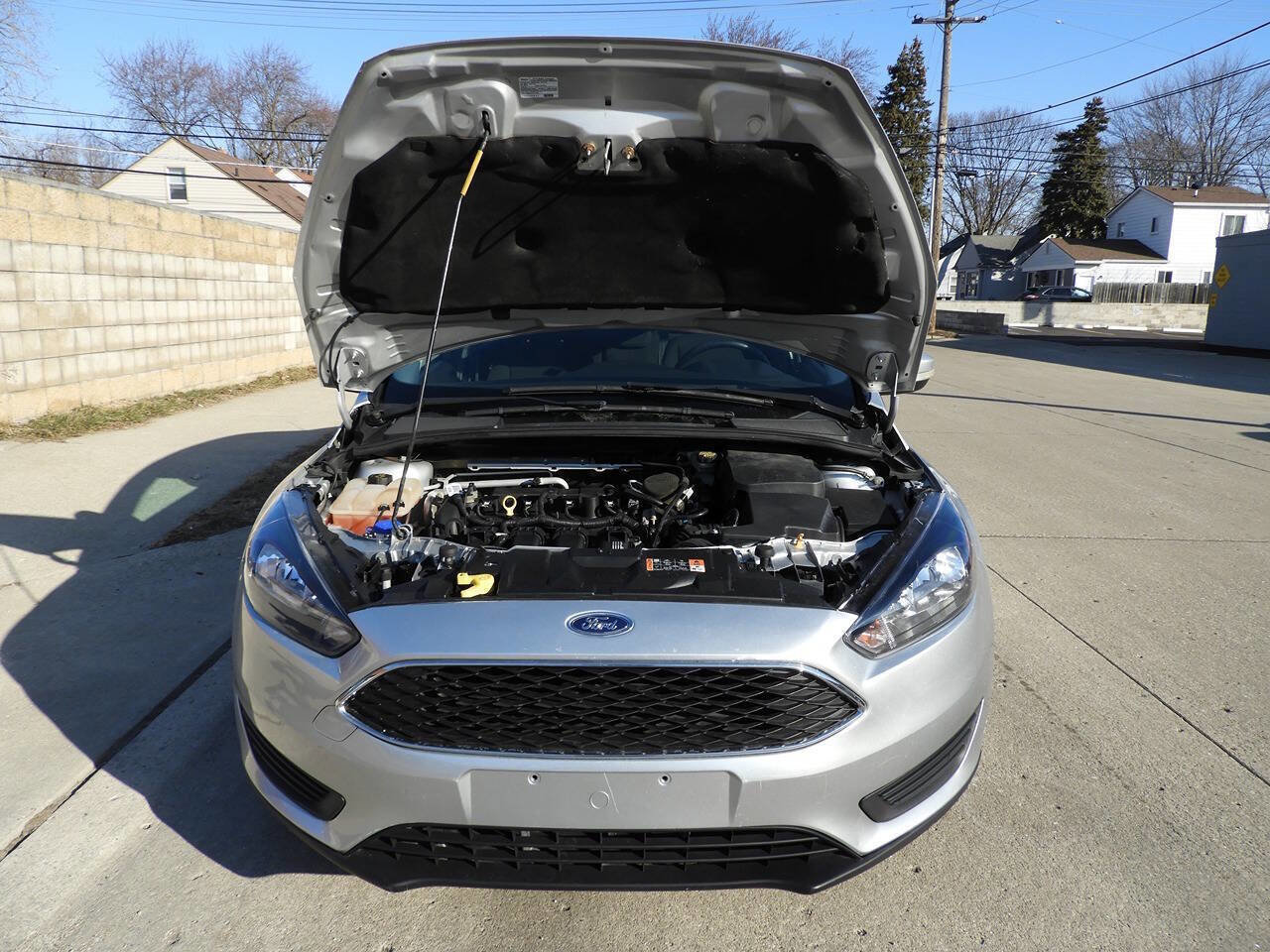 Used 2015 Ford Focus SE w/ SE Cold Weather Package image 40