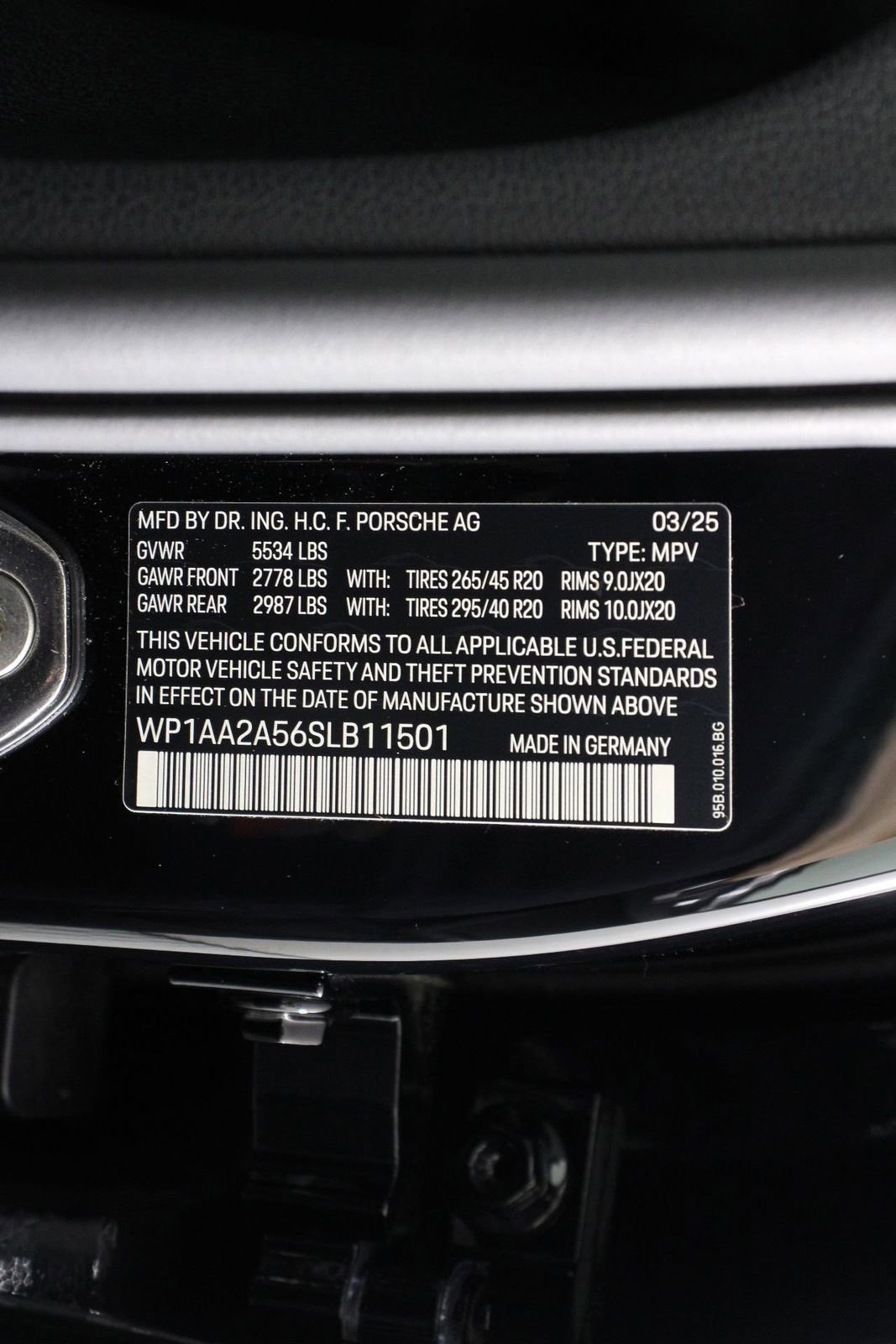 Certified 2025 Porsche Macan image 19