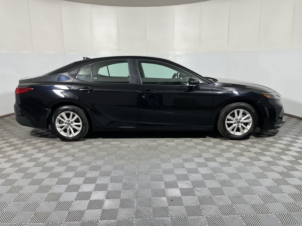 Used 2025 Toyota Camry LE FWD image 9