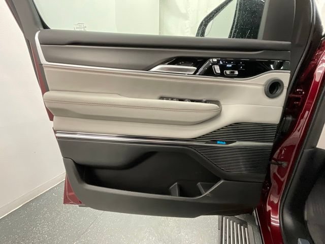 New 2026 Jeep Grand Wagoneer Summit w/ Rear Seat Video Group I AWD/4WD image 9