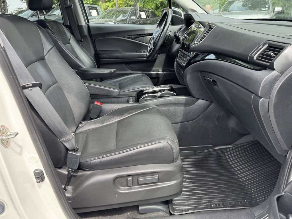 Used 2019 Honda Pilot Touring image 14