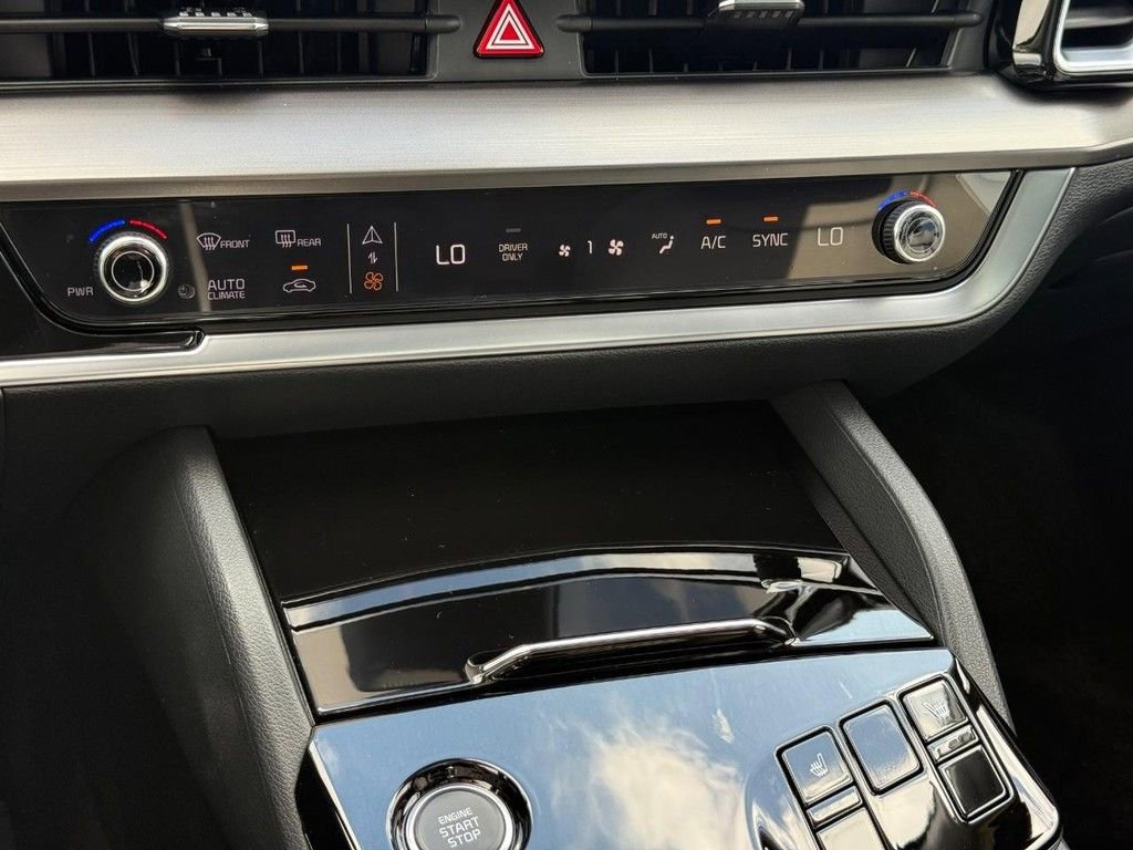 Used 2025 Kia Sportage EX w/ EX Premium Package image 13