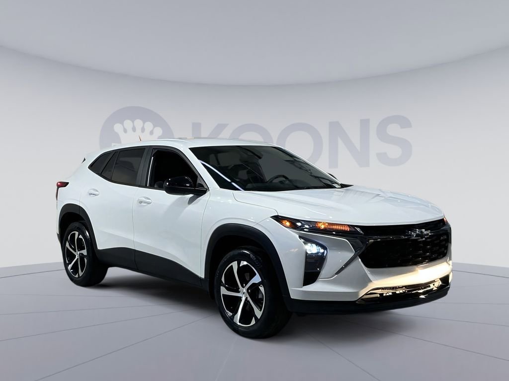 Used 2025 Chevrolet Trax RS w/ Driver Confidence Package image 18