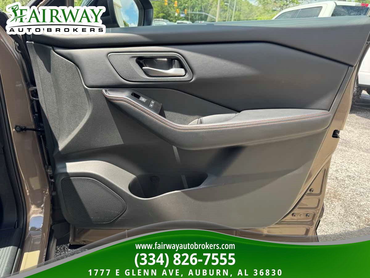 Used 2025 Nissan Rogue SV w/ Rock Creek Premium Package AWD/4WD image 28