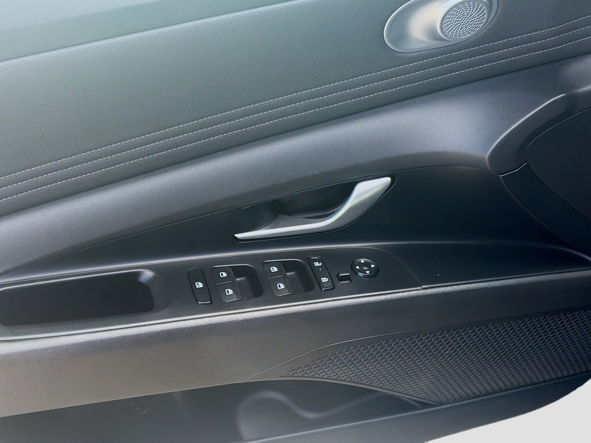 Used 2025 Hyundai Elantra SEL image 14