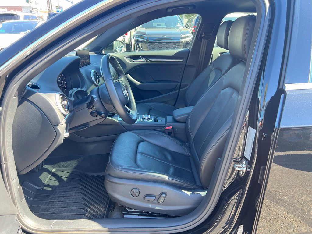 Used 2017 Audi A3 e-tron Prestige FWD image 12