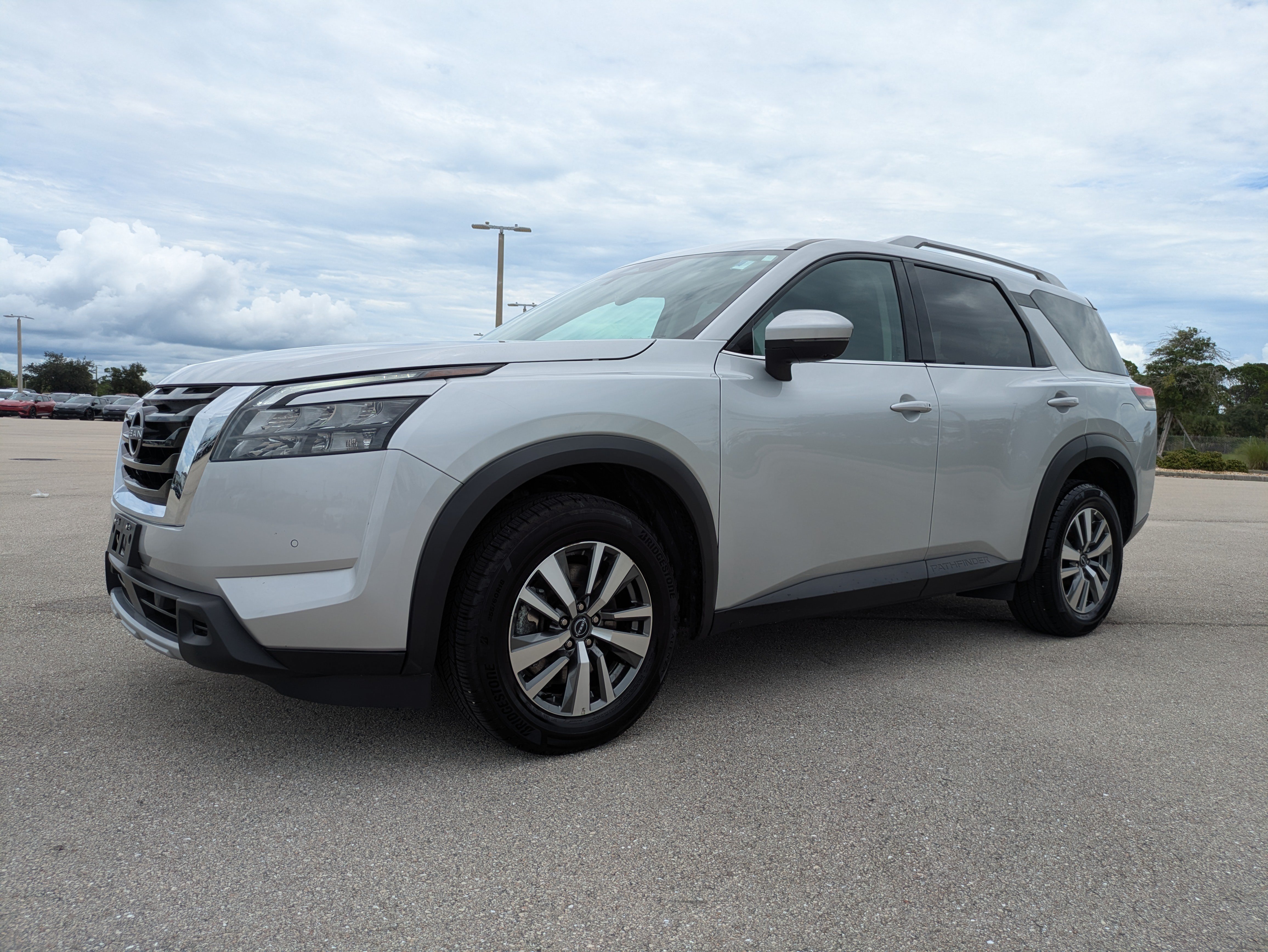 Used 2025 Nissan Pathfinder SL AWD/4WD image 8