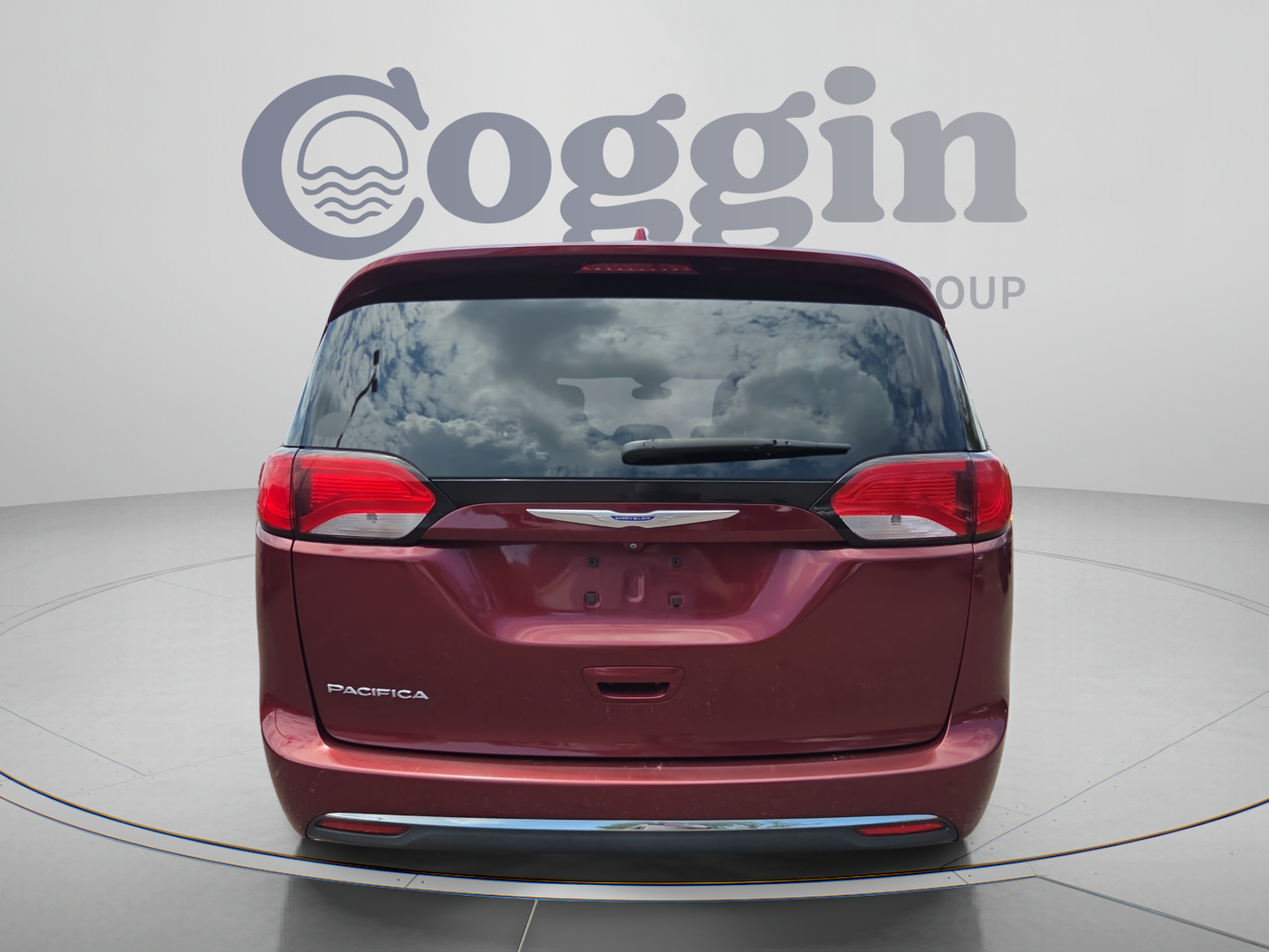 Used 2018 Chrysler Pacifica Touring-L w/ Tire & Wheel Group FWD image 4