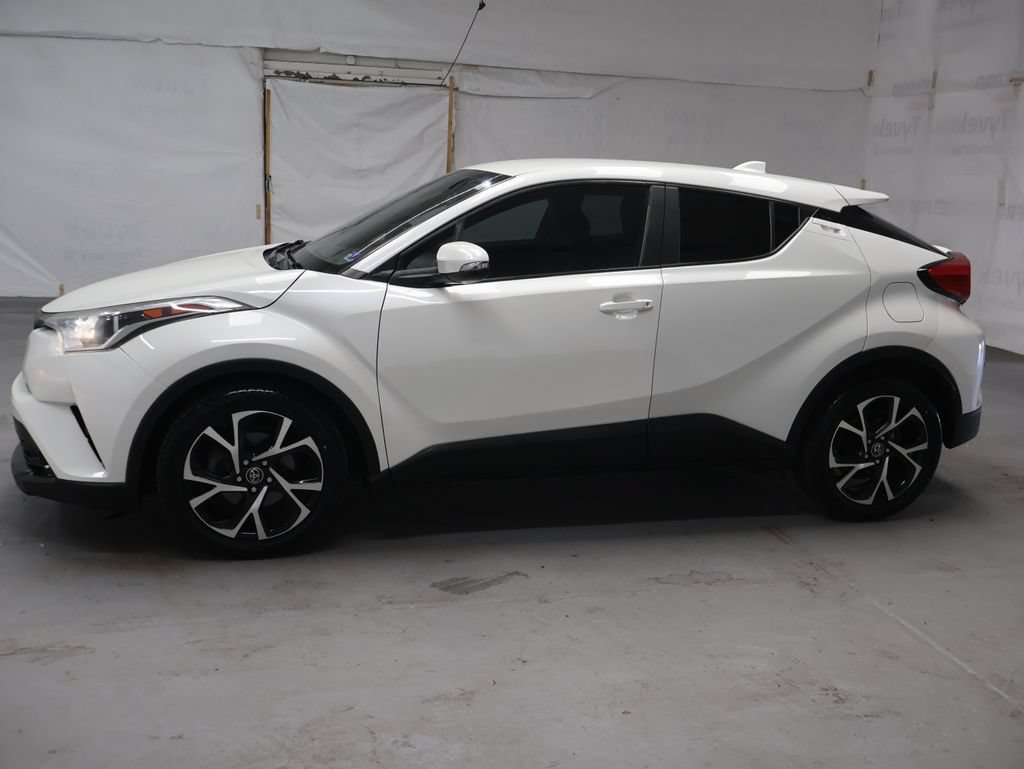 Used 2019 Toyota C-HR XLE FWD image 4