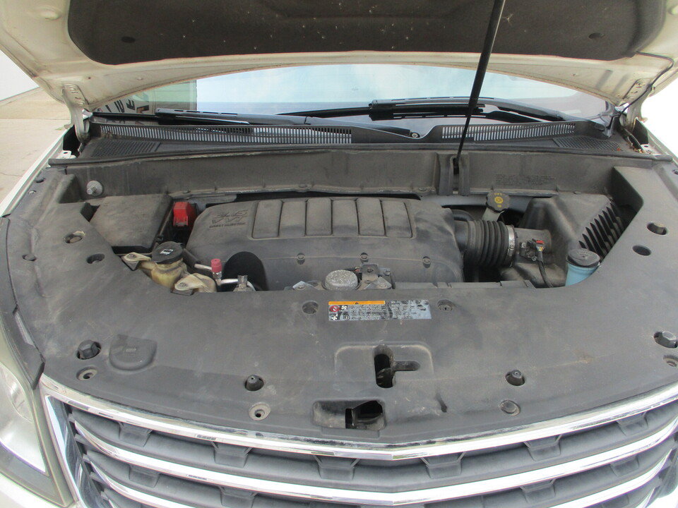Used 2015 Chevrolet Traverse LT w/ Style and Technology Package FWD image 4