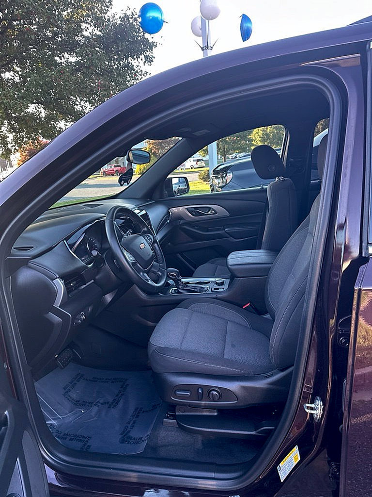 Certified 2023 Chevrolet Traverse LT FWD image 10