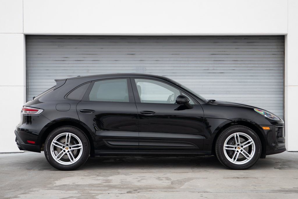 Certified 2025 Porsche Macan image 8