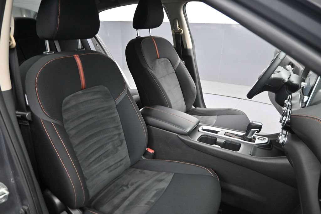 Used 2023 Nissan Sentra SR w/ Midnight Edition Package FWD image 30