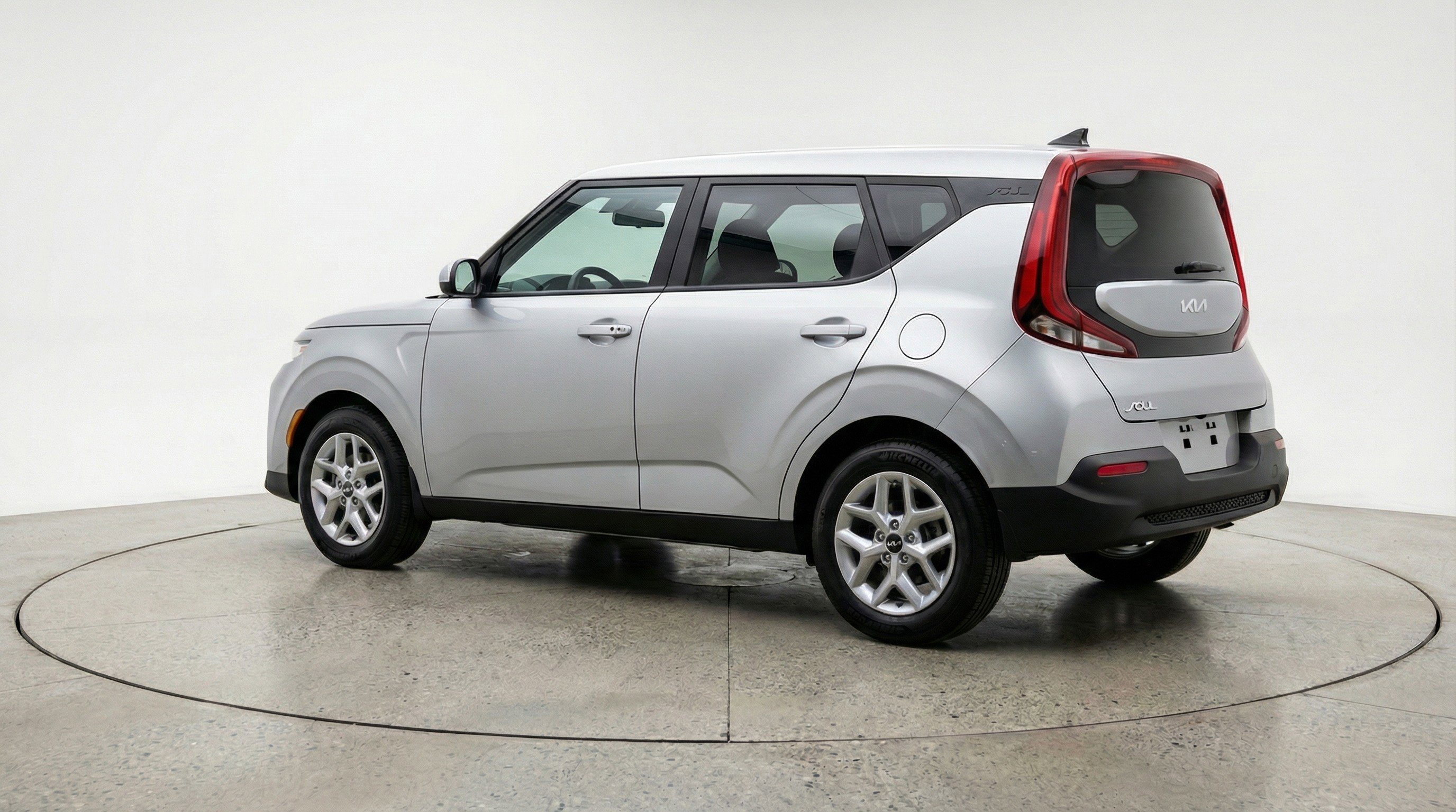 Used 2025 Kia Soul LX w/ LX Technology Package image 6