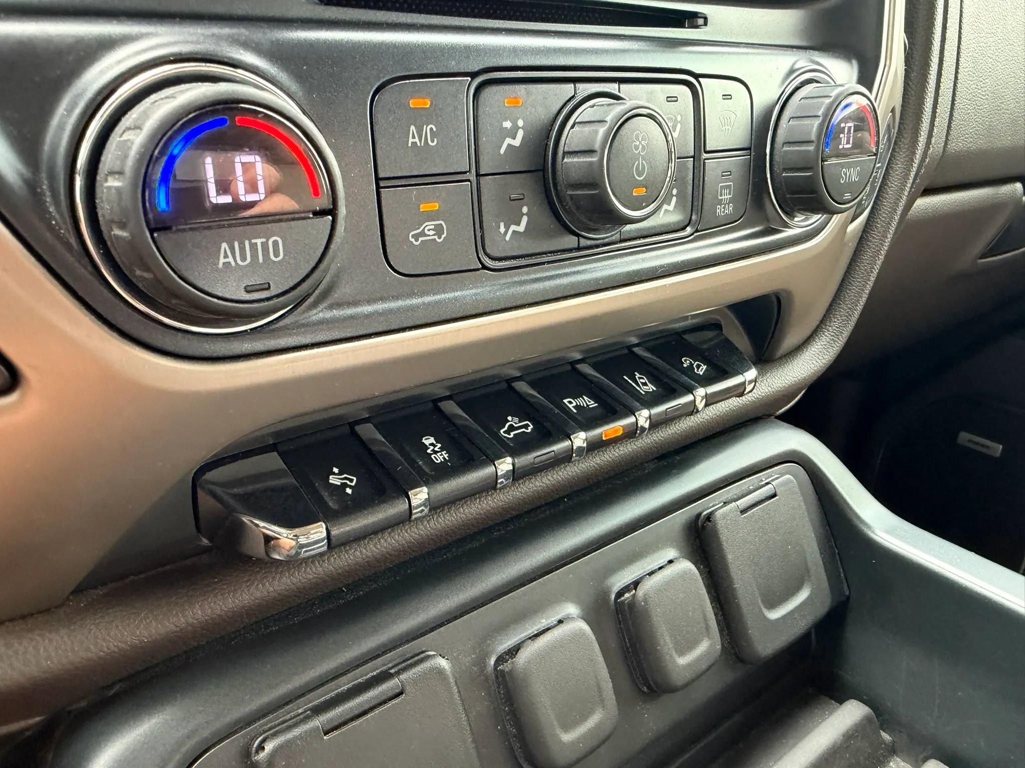 Used 2016 GMC Sierra 2500 Denali w/ Driver Alert Package AWD/4WD image 17