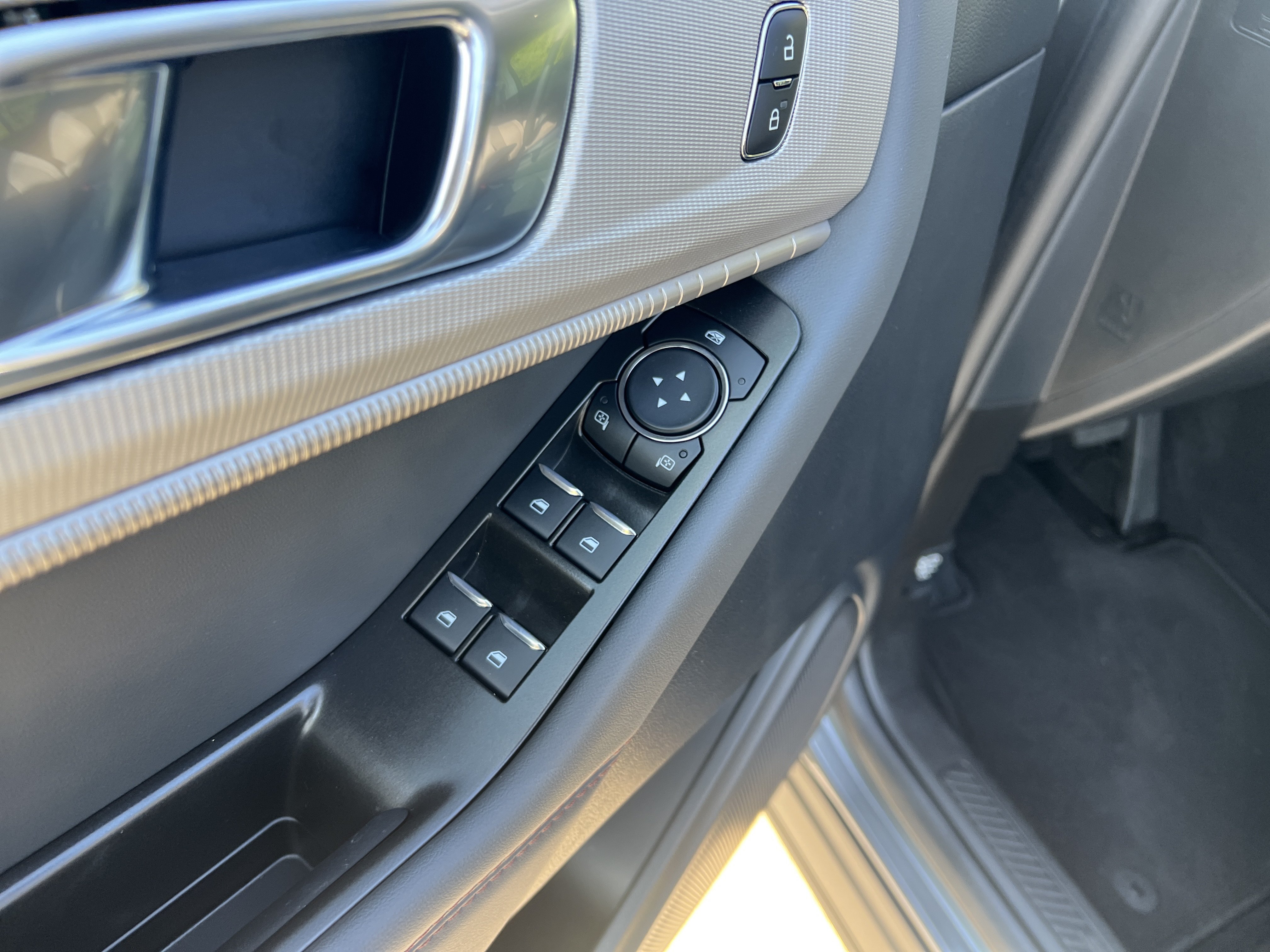 Used 2026 Ford Explorer Active RWD image 14