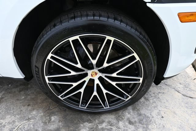Used 2026 Porsche Macan AWD/4WD image 11