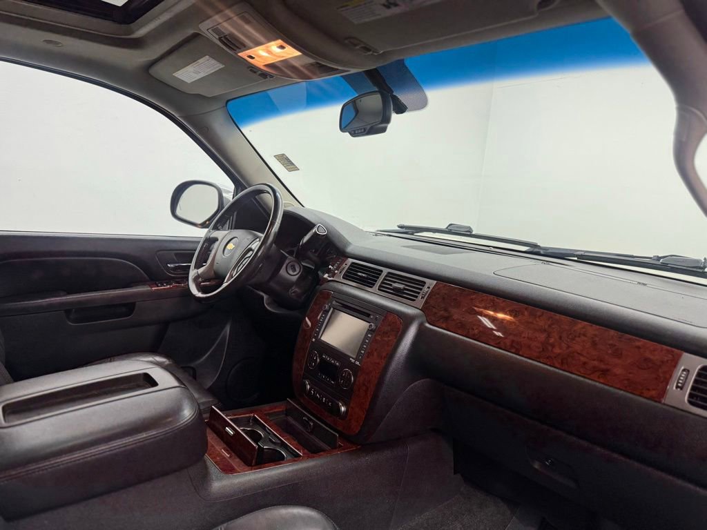 Used 2013 Chevrolet Avalanche LTZ AWD/4WD image 23