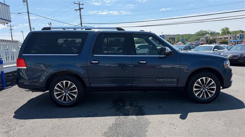 Used 2016 Lincoln Navigator L Select AWD/4WD image 7