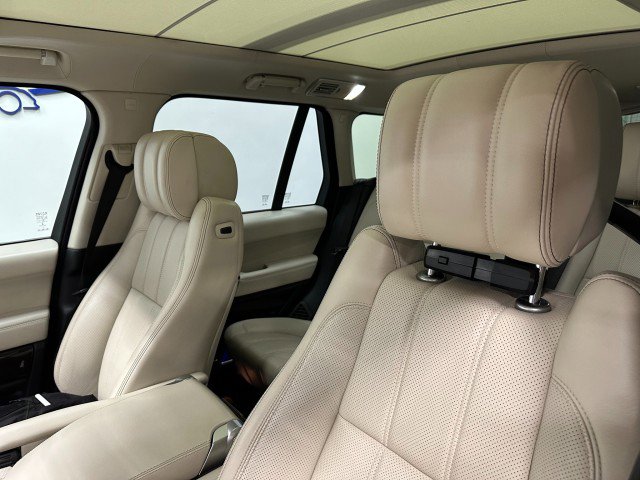 Used 2017 Land Rover Range Rover Autobiography image 16