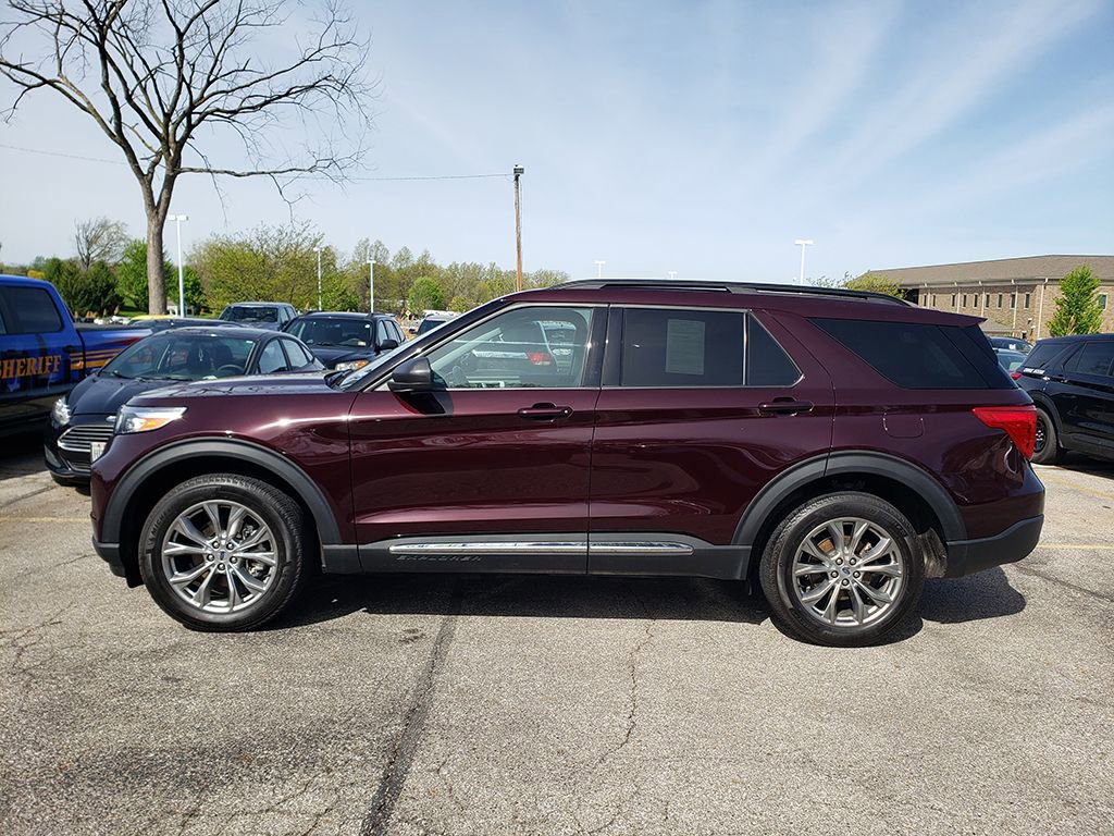 Used 2022 Ford Explorer XLT w/ Equipment Group 202A AWD/4WD image 5