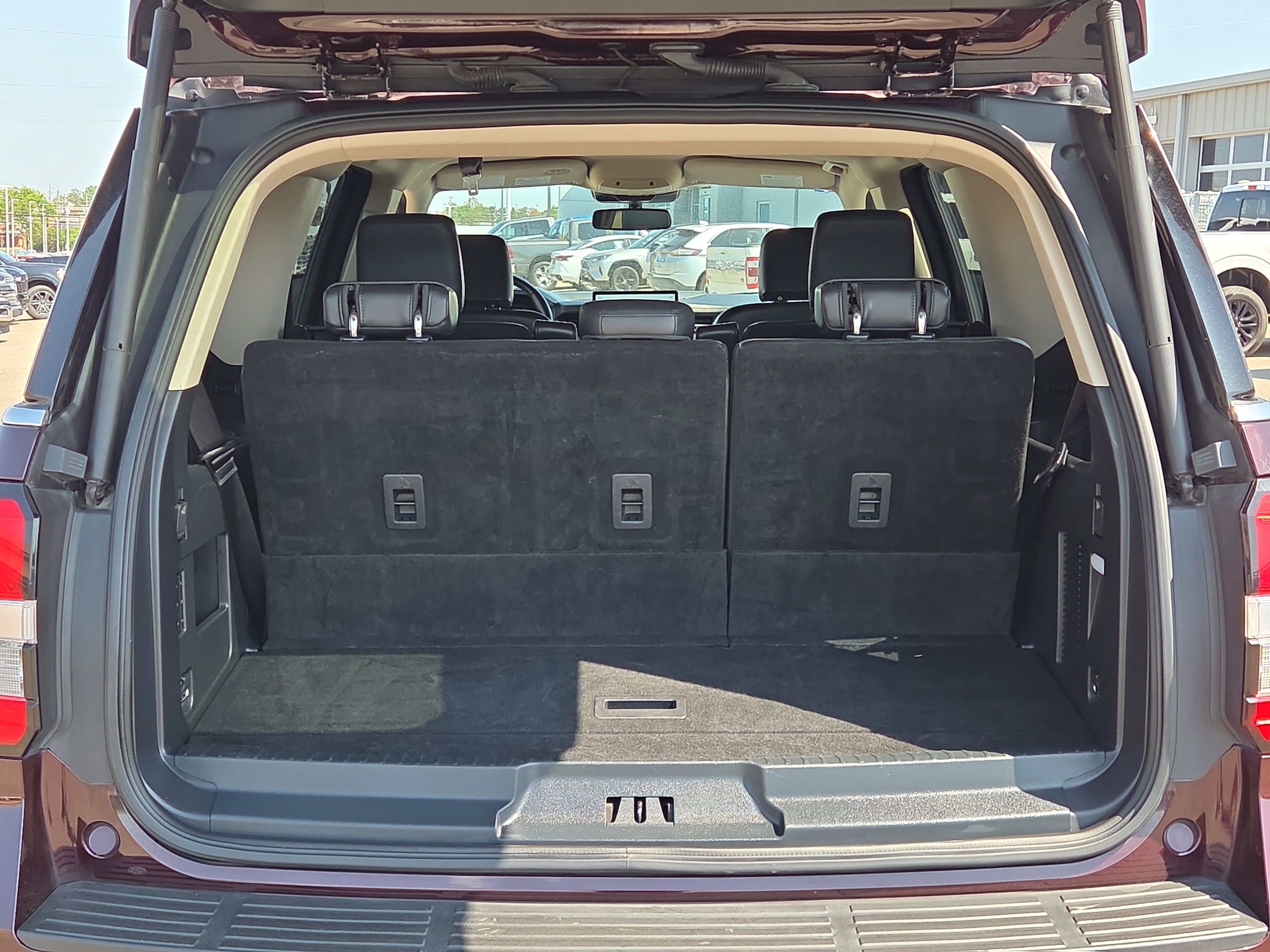 Used 2024 Ford Expedition XLT image 15