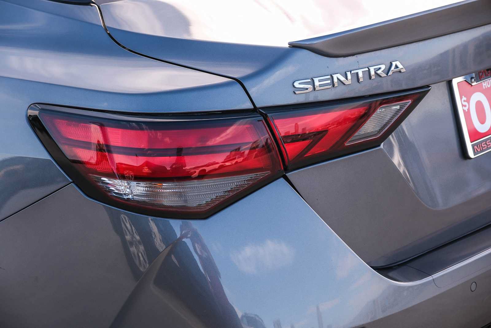 Used 2020 Nissan Sentra SR w/ Premium Package FWD image 7