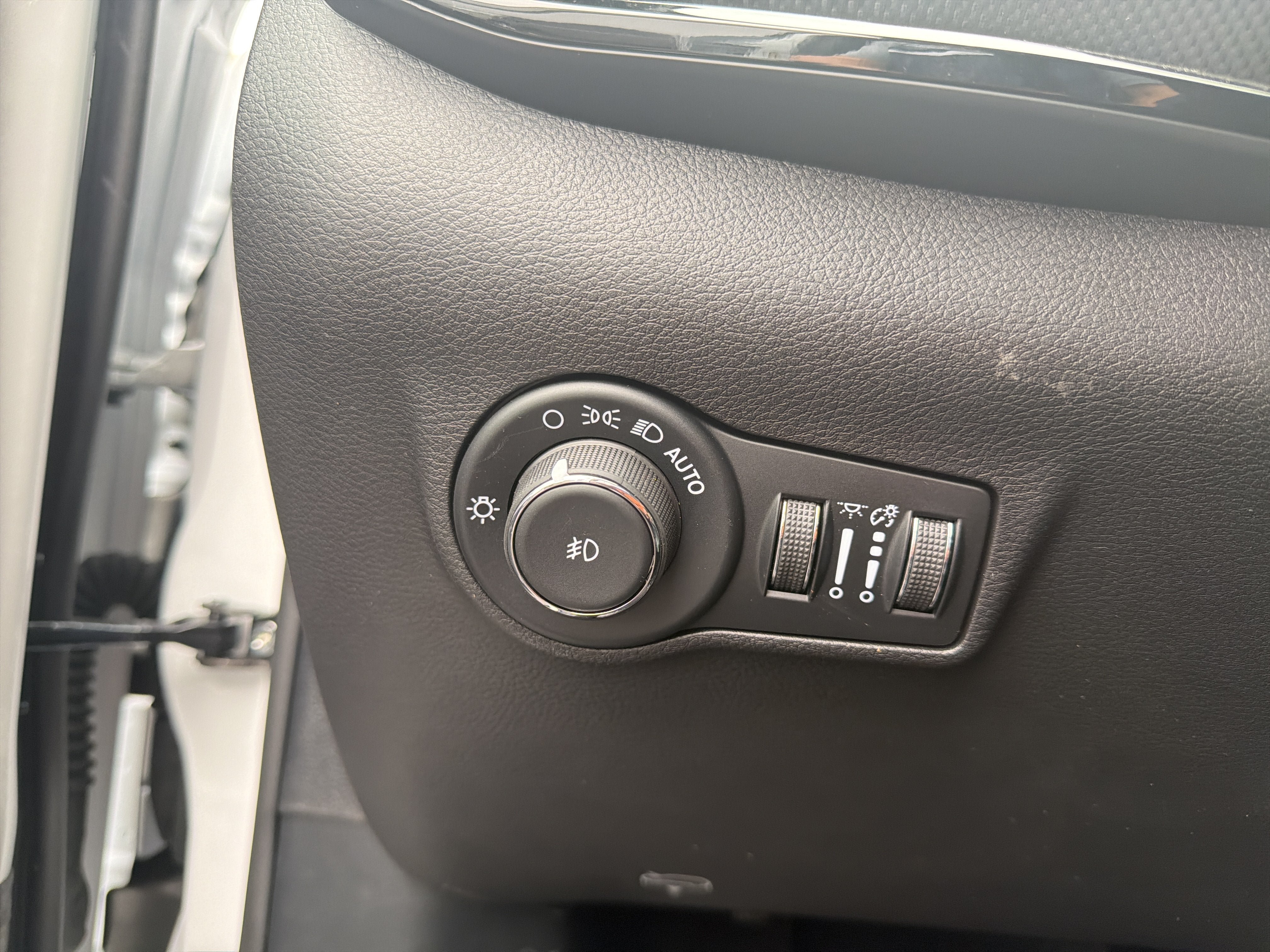 New 2026 Jeep Compass Trailhawk w/ Sun, Sound & Navigation Group AWD/4WD image 16