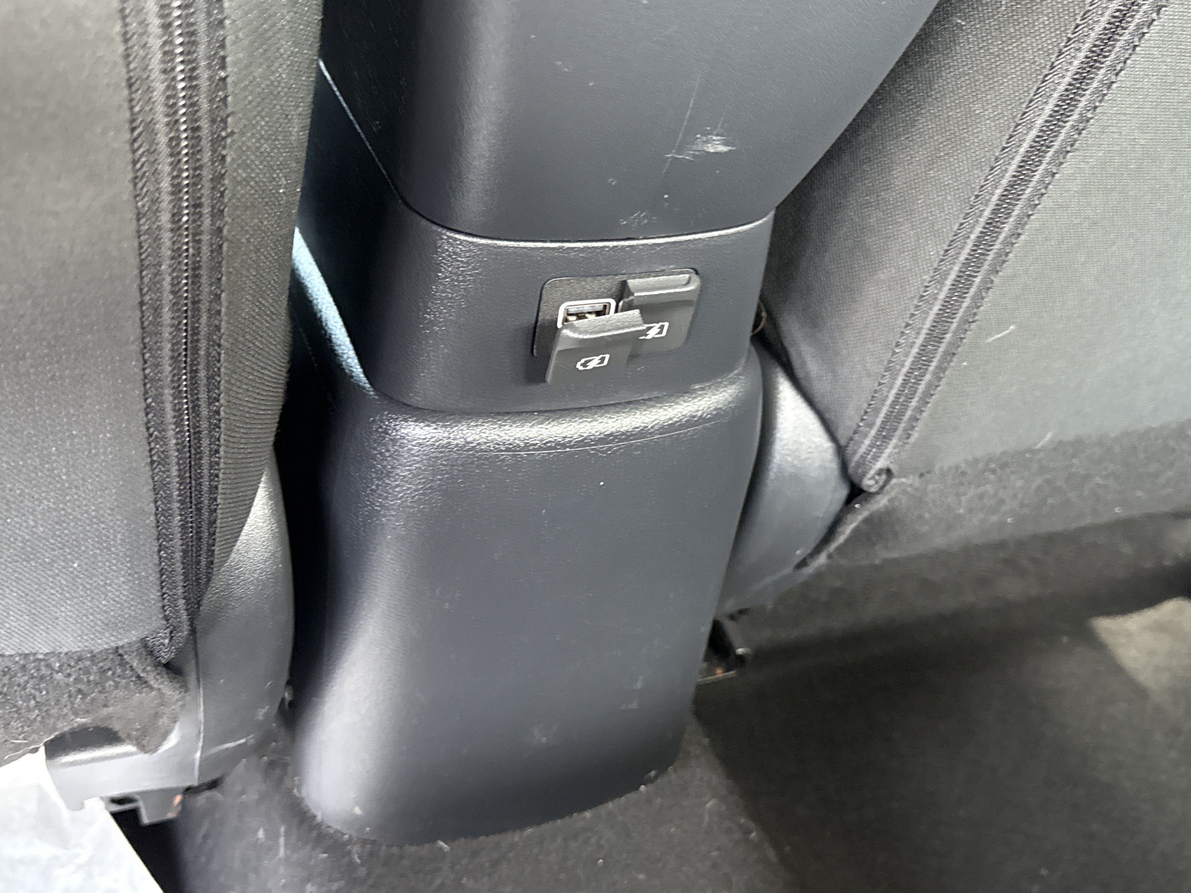 Used 2021 Nissan Versa S FWD image 11