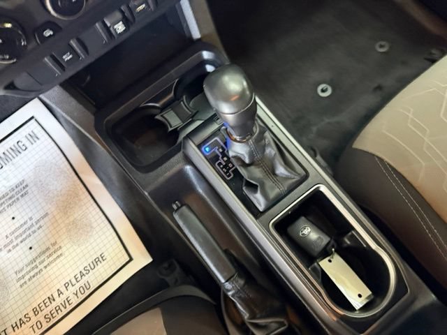 Used 2022 Toyota Tacoma TRD Sport AWD/4WD image 35