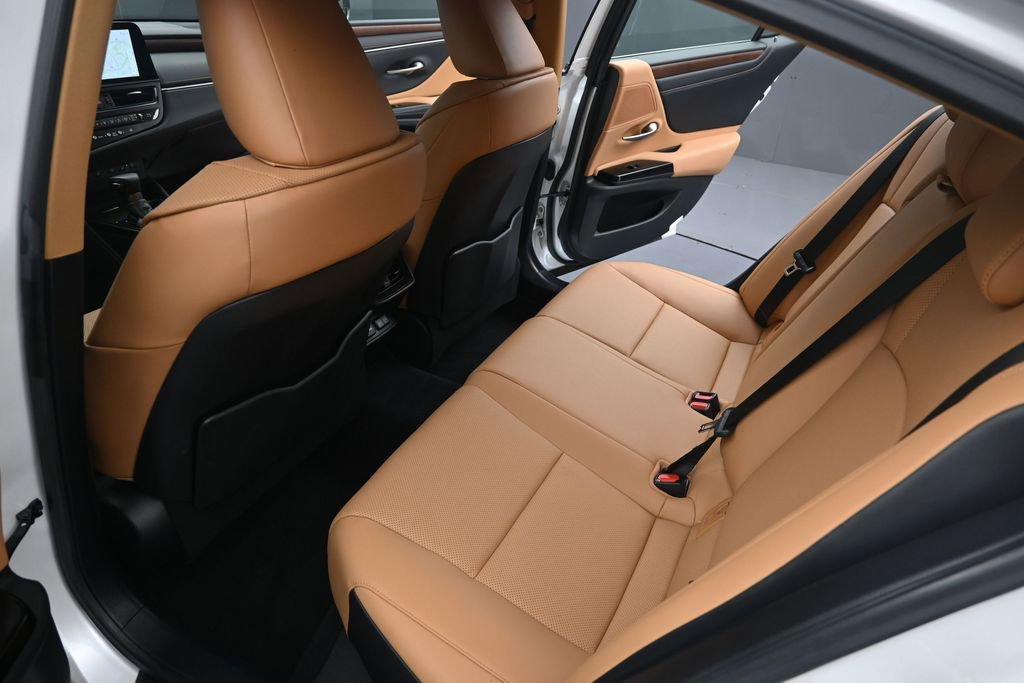Used 2025 Lexus ES 350 w/ Premium Package FWD image 12