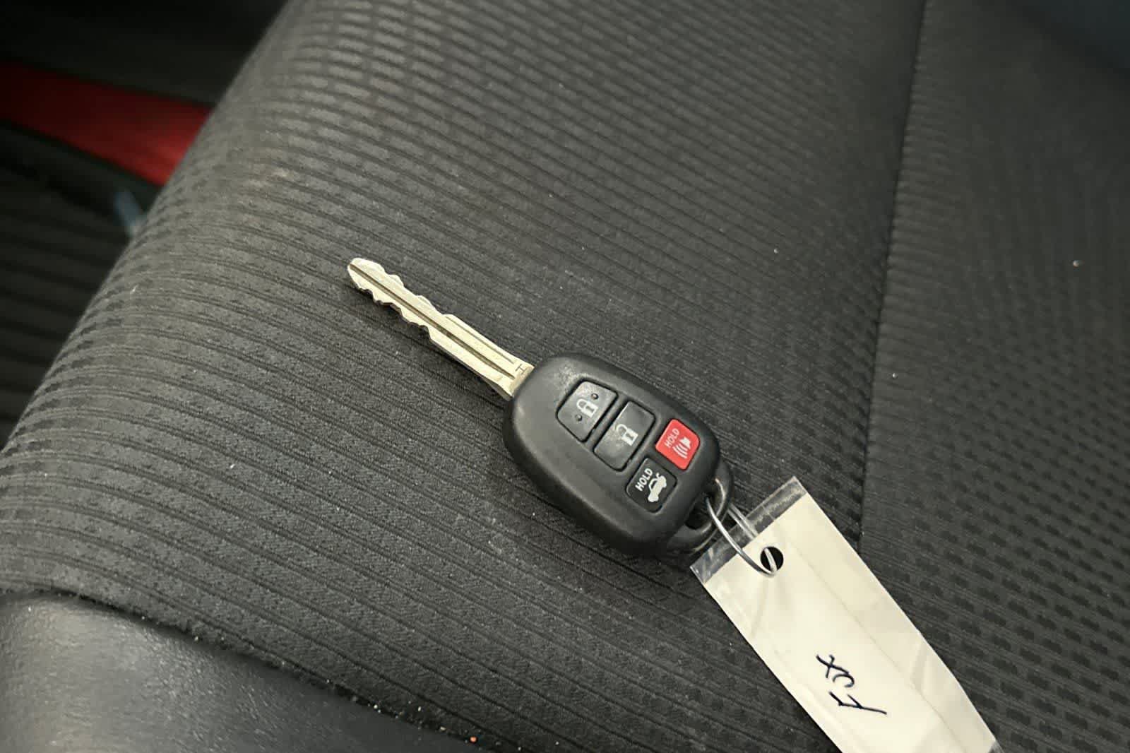 Used 2016 Toyota Camry SE FWD image 26