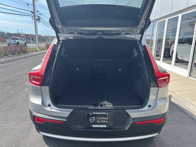 Certified 2025 Volvo XC40 B5 Plus AWD/4WD image 11