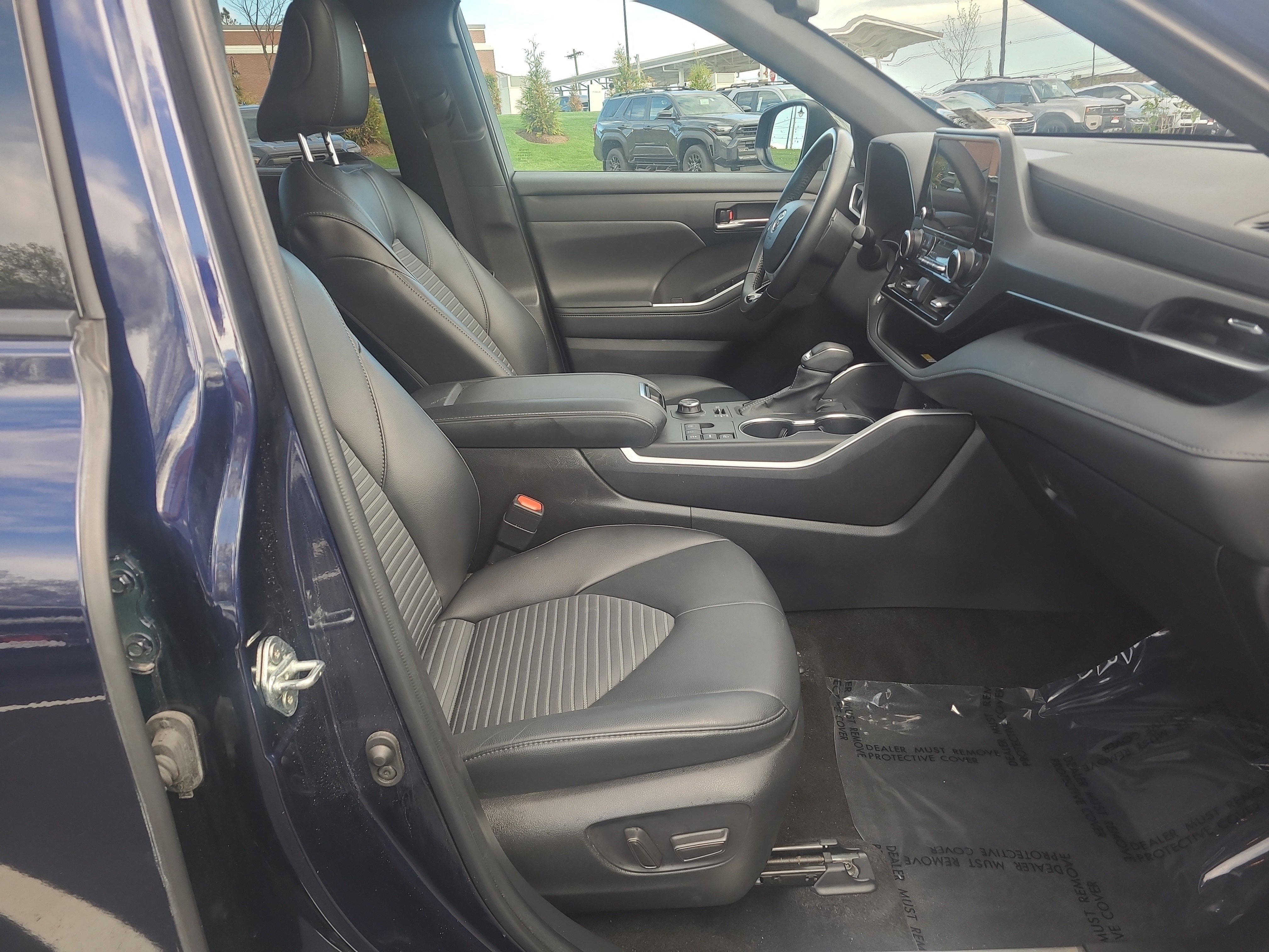Used 2023 Toyota Highlander XSE AWD/4WD image 18