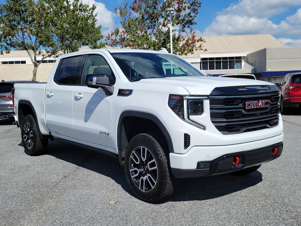 Used 2025 GMC Sierra 1500 AT4 w/ Technology Package AWD/4WD image 3