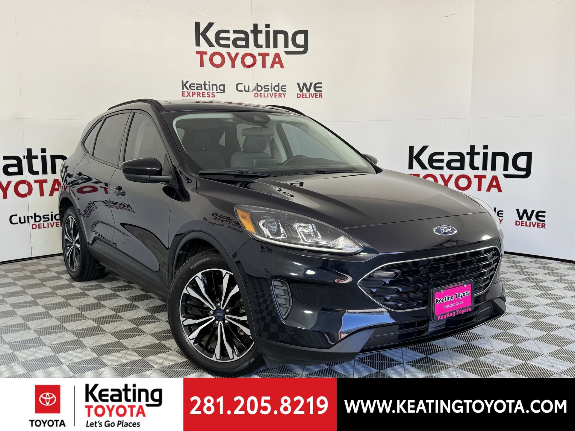 Used 2021 Ford Escape SE w/ SE Sport Appearance Package image 2