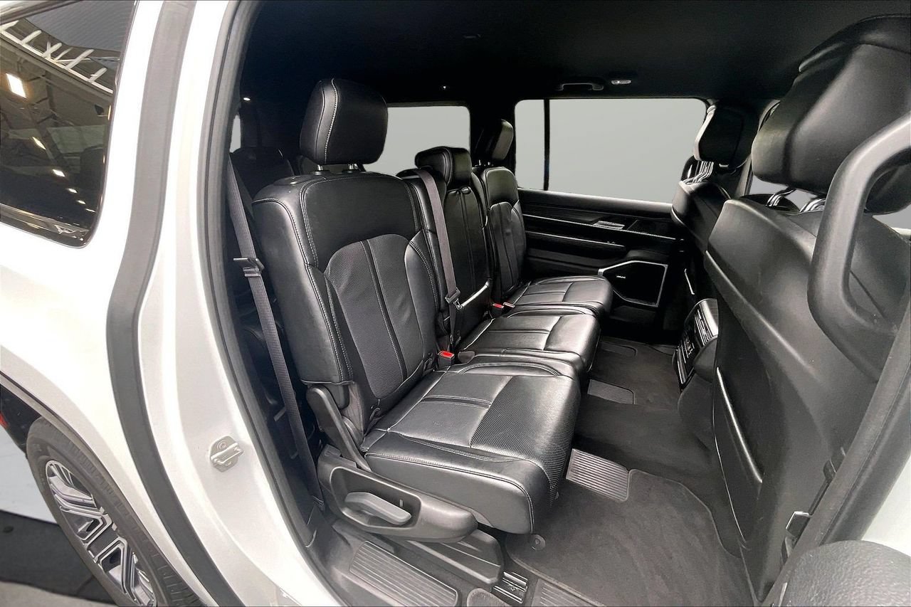 Certified 2024 Jeep Wagoneer L Series II w/ Flexible Seating Group AWD/4WD image 25