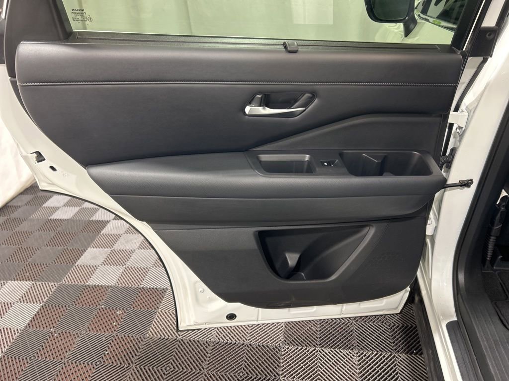 Used 2023 Nissan Pathfinder SL image 24