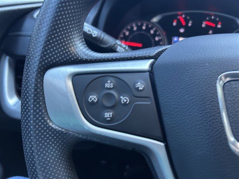 Used 2022 GMC Terrain SLE w/ Driver Convenience Package image 18
