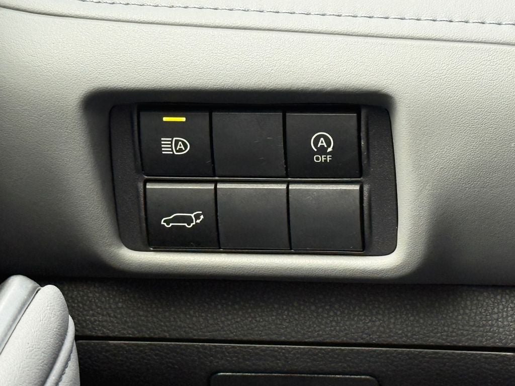 Used 2023 Toyota Highlander XLE FWD image 19