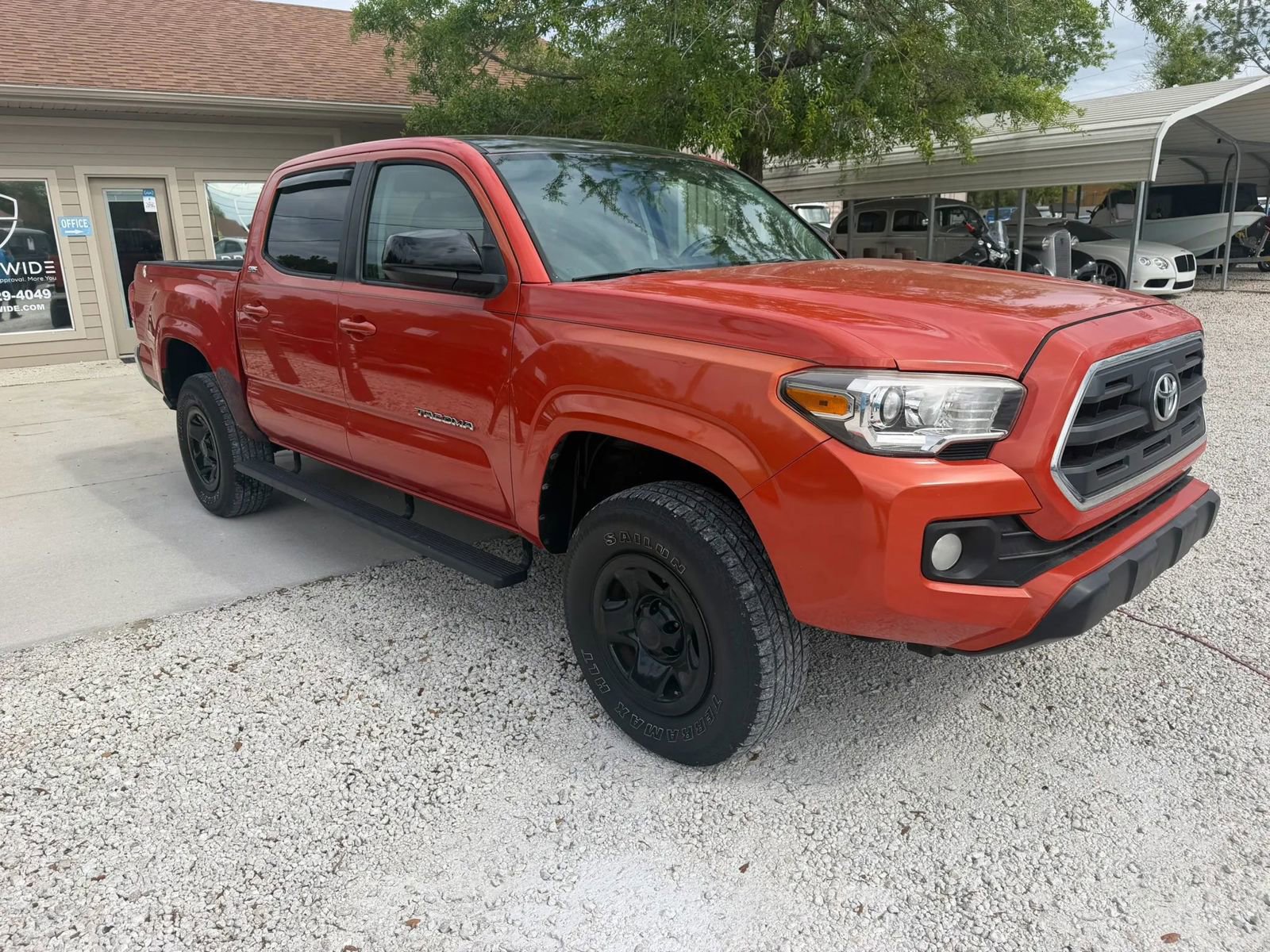 Used 2016 Toyota Tacoma SR5 w/ Towing Package RWD image 2