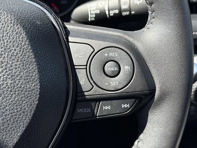 Used 2021 Toyota RAV4 XLE Premium image 24