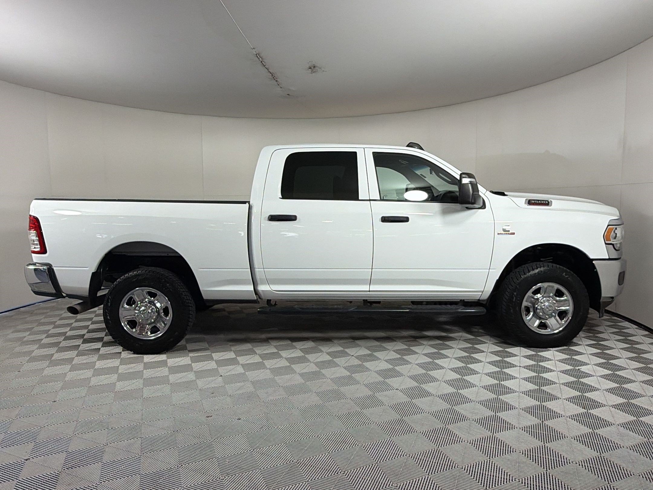 Used 2024 RAM 3500 Tradesman w/ Chrome Appearance Group AWD/4WD image 8