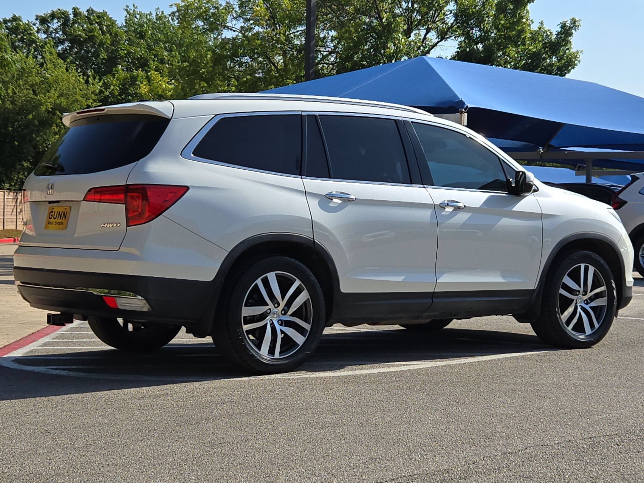 Certified 2017 Honda Pilot Elite image 3