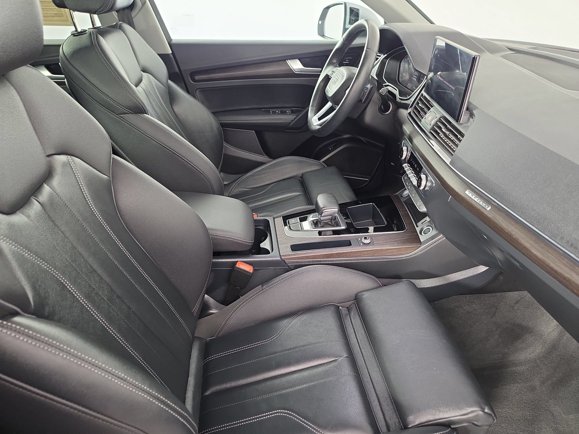 Used 2024 Audi Q5 2.0T Premium Plus w/ Premium Plus Package AWD/4WD image 45
