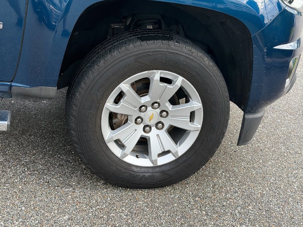 Used 2019 Chevrolet Colorado LT w/ LT Convenience Package AWD/4WD image 9