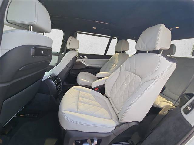 Used 2025 BMW X7 xDrive40i w/ M Sport Package AWD/4WD image 17