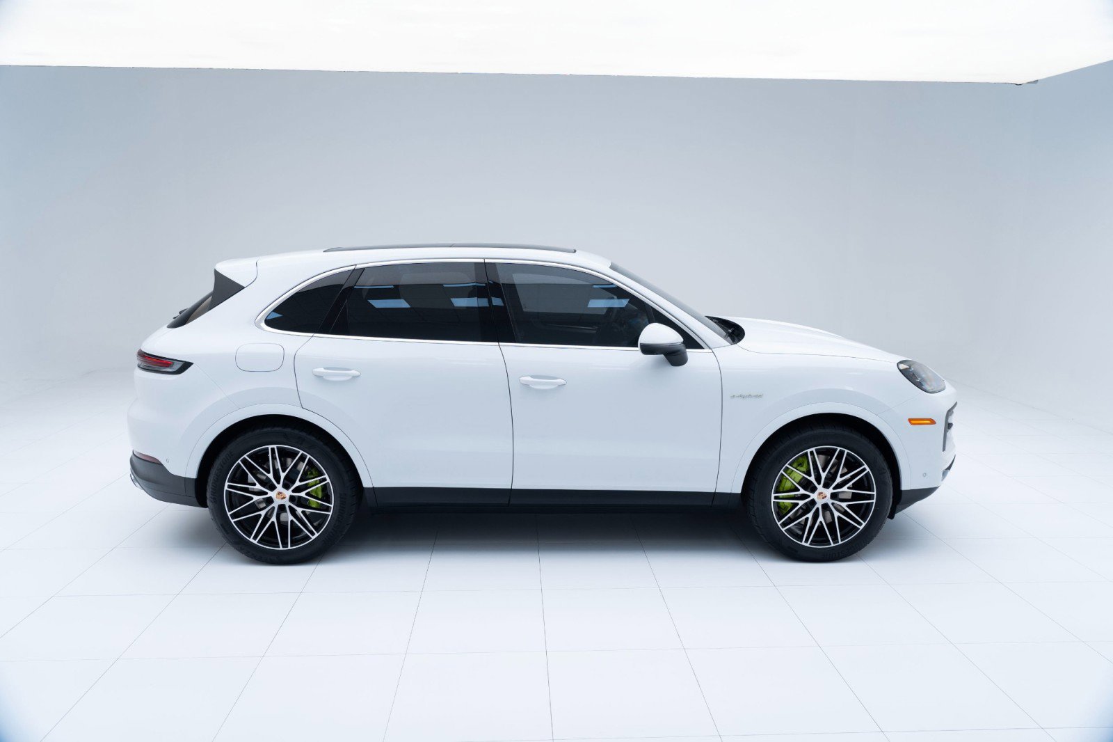 Certified 2025 Porsche Cayenne E-Hybrid image 8